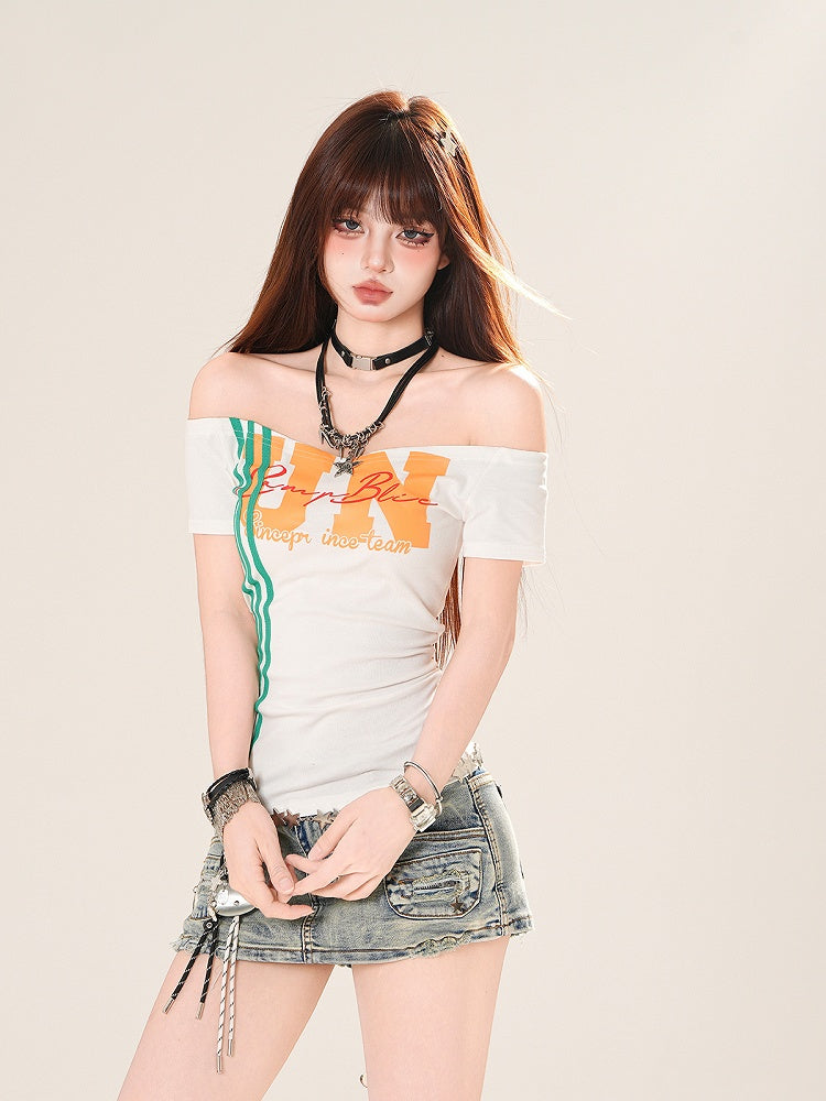 ホワイト/ブラックTシャツ ネックライン レタープリント オフショルダー