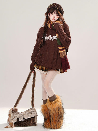 ブラウン/ブラック文字のダメージ加工ホールズルーズセーター