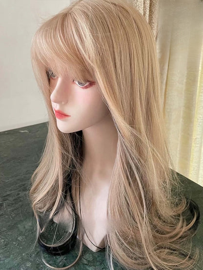 長さのあるウィッグとウェーブのかかった前髪、ブロンドのエアハイライト、ブラック 65CM