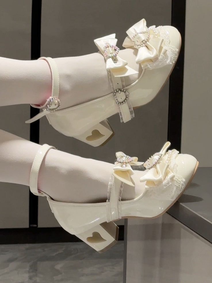 Heels Janes Herz Weiß Ausschnitt an der Spitze Schleife Mary