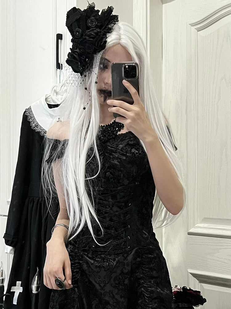 Lolita-Gothic-Kopfschmuck im floralen schwarzen Sarg und verziertes Kreuz