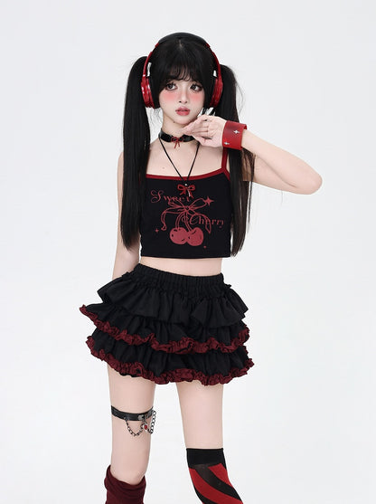 Rotes/schwarzes, kurzes Cami-Top mit Kirschdruck, Lila/Weiß