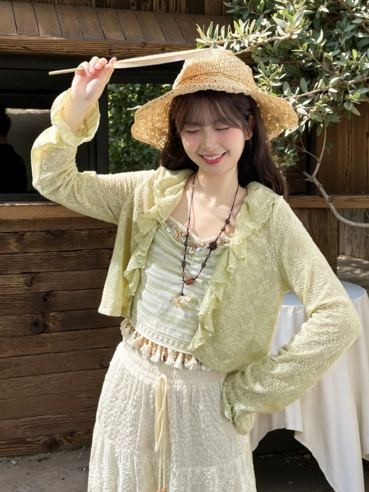 Kawaii Spitzen-Cardigan mit grünem Rüschensaum und ausgehöhltem Yume