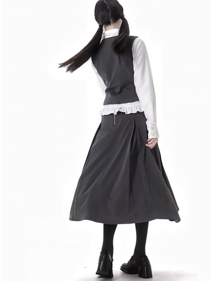 Dunkelgrauer langer Rock mit Spitzenbesatz und Kellerfalten und Schnallengürtel