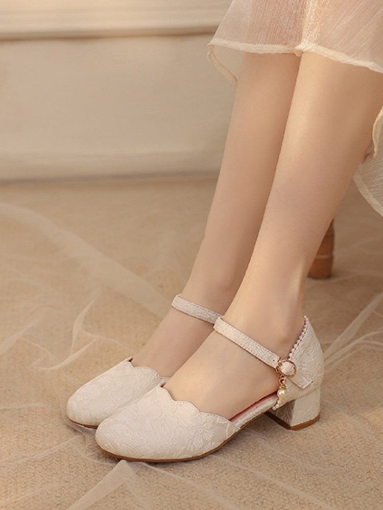 Sandalen Qi Beige Edge Scalloped Satin Cup Bead-Embellished Heel mit Lolita