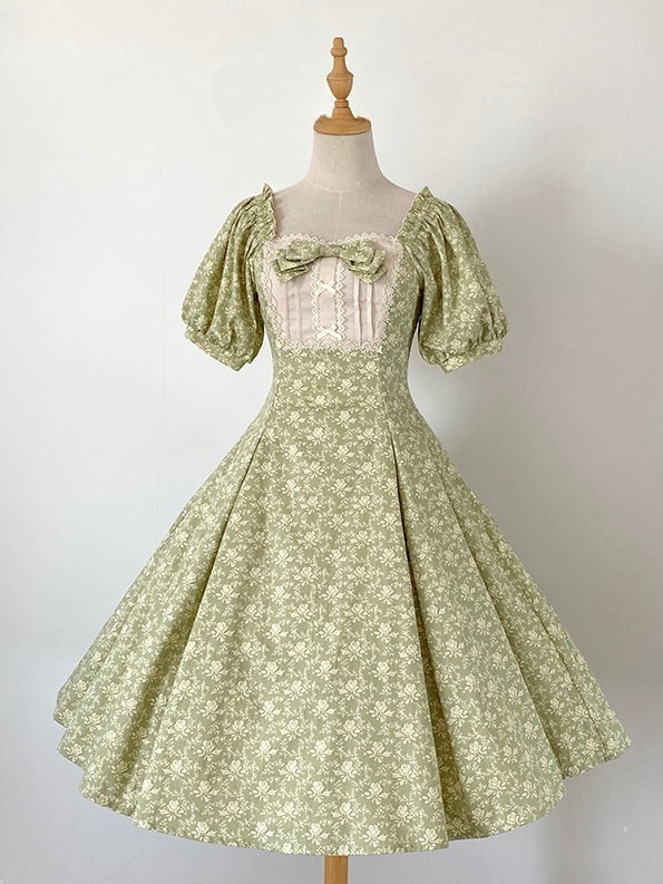 Kurzes, elegantes, klassisches Lolita-Kleid mit Blumenmuster und grünen Ärmeln, OP