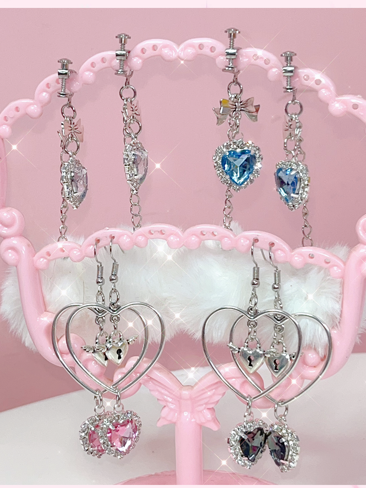 Jirai Kei-Ohrclips mit Pompons und Strassdetails