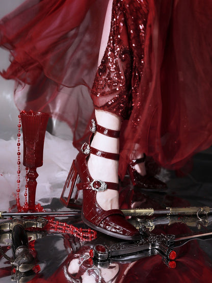 光沢のあるレッドゴシッククロコダイルバックルストラップ、ブラッドドリップハイブロックヒール