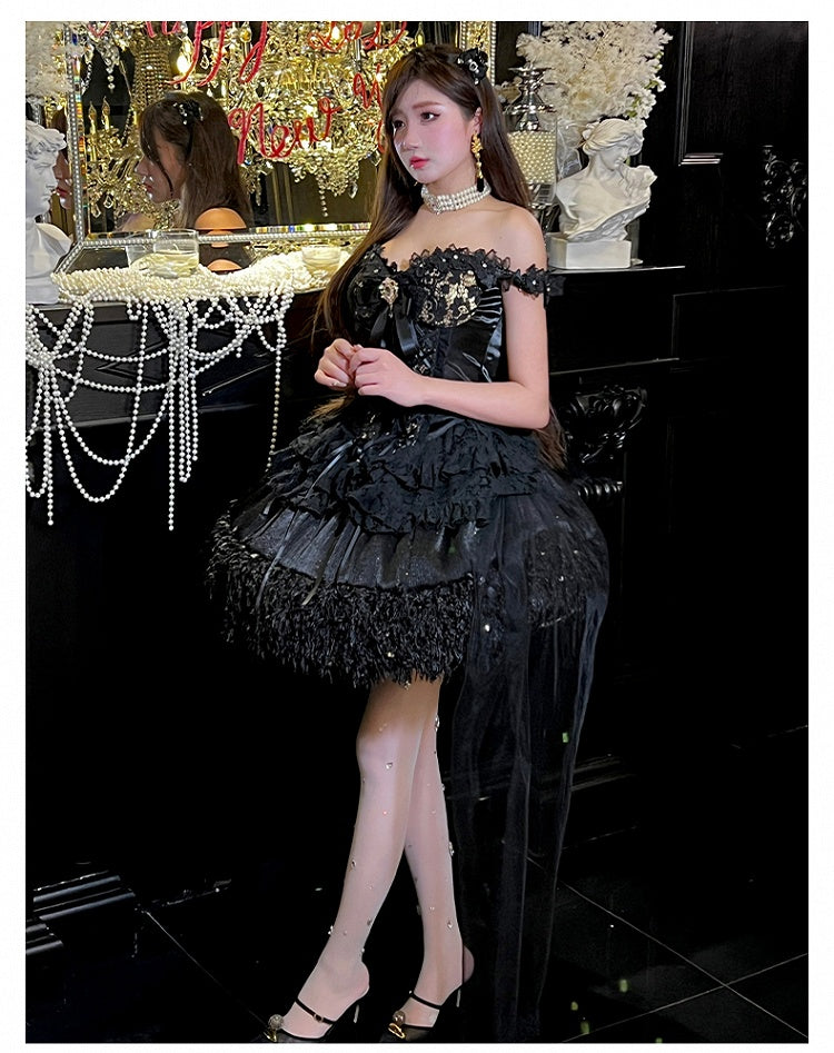 Schwarzes und goldenes trägerloses Korsett-Oberteil mit herzförmigem Ausschnitt + schimmernder schwarzer Paillettenrock