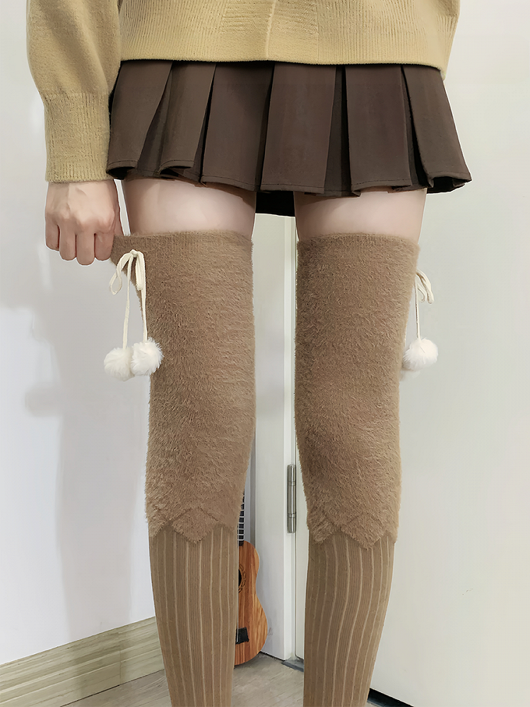 Milchweiß/Hellkaffee/Grau/Schwarz Plüsch Overknee Strümpfe mit Pompons