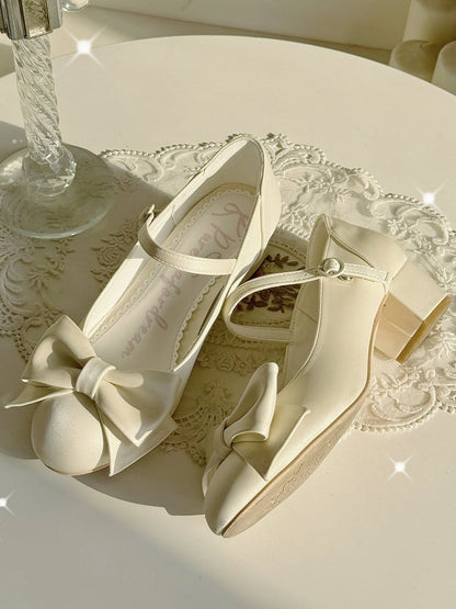 Mid-heel Creamy White Classic Mary Janes in PU - Delicate Top Bow & Round Clasp