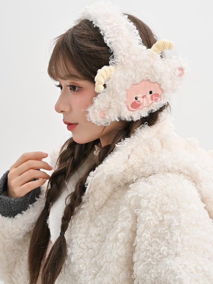 白いかわいいラムフリースのイヤーマフ