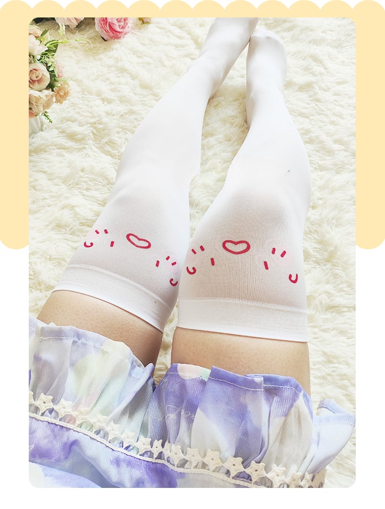 Weiße süße Overknee-Strümpfe