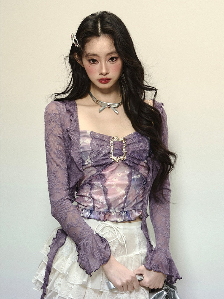 Lavendelfarbenes, halbtransparentes Spitzentop mit offener Knopfleiste