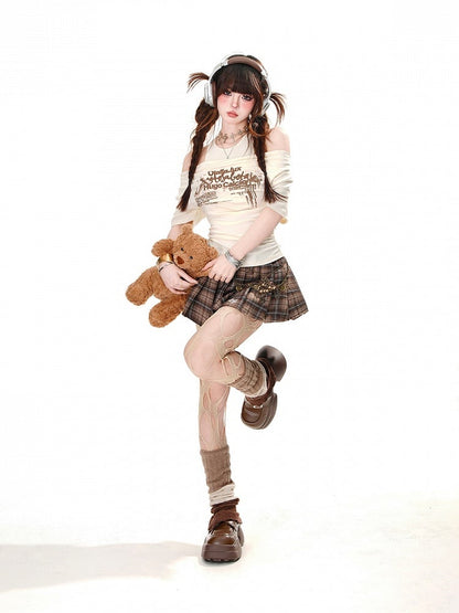 Aprikose/Schwarz/Kaffeefarbenes Neckholder-T-Shirt mit Cut-Outs an den Schultern und Buchstaben