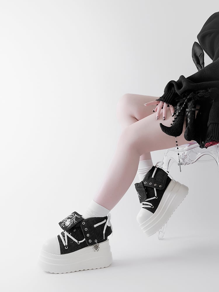 Schwarz-weiße Punk Spider Plateau-Sneaker
