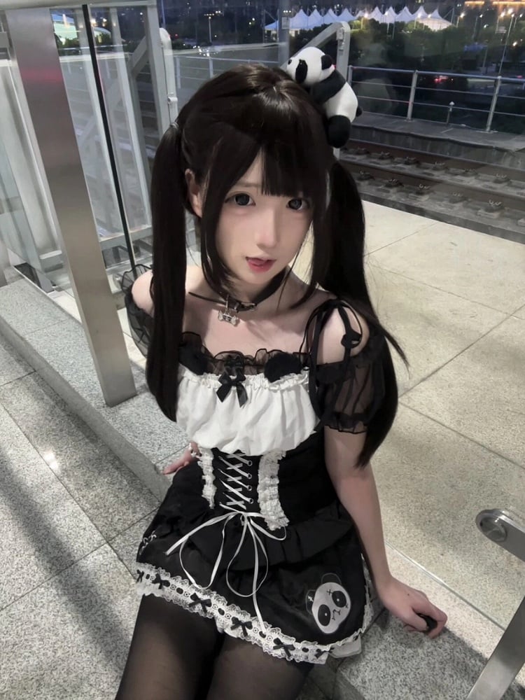 Bear and with White Lace-Up Details Dress Bowknot Black Ears