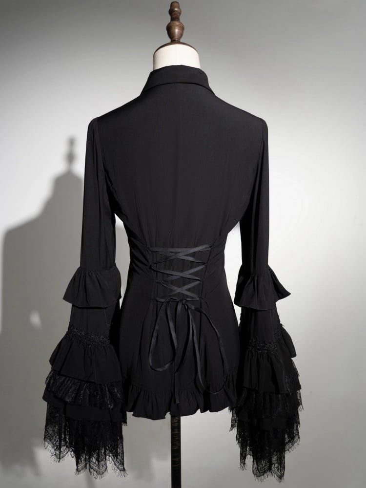 Schwarzes Gothic-Lolita-Hemd mit Glockenärmeln und Kreuzanhänger und spitzem Kragen