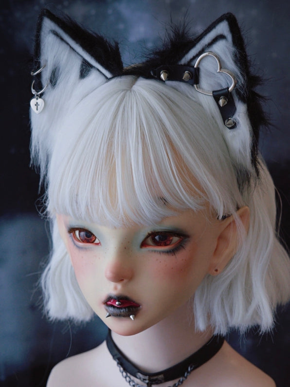 Design Cat Buckle And Black Heart Studs White With KC Ear