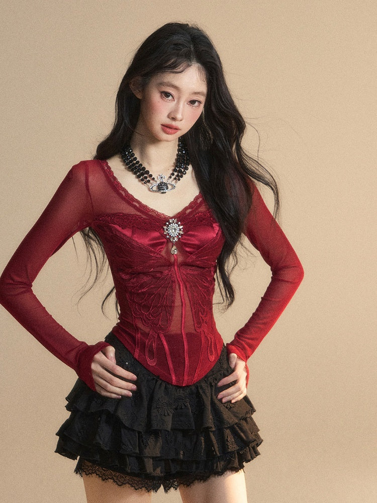 Rotes Top mit V-Ausschnitt und glamouröser Schmetterlingsstickerei mit Strassverzierung