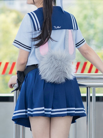 グレーのぬいぐるみウサギのしっぽ