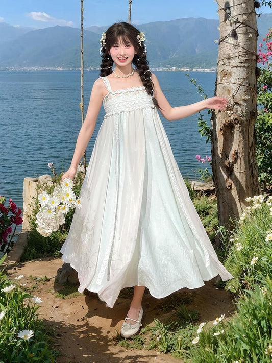 Grünes Empire-Taille-Kleid mit floraler Stickerei am Ausschnitt und leichtem Tüll, ärmellos, Cottagecore