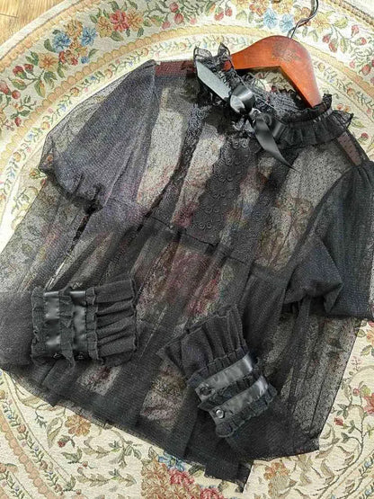 ブラックのフリルネックライン、ジュリエットスリーブ、シアーブラウス