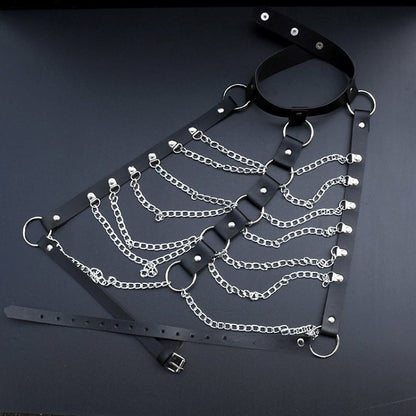 チェーンと黒のベルト、チェスト、ウエスト、サイバーパンク