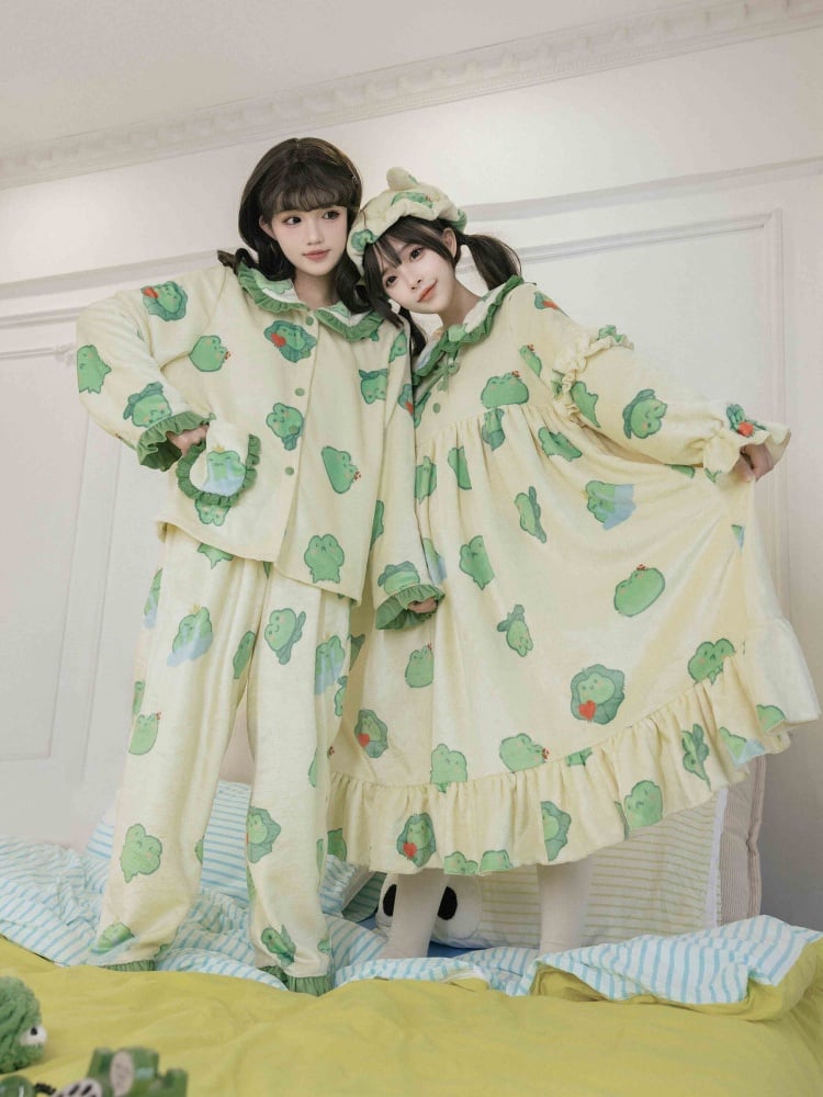 Grünes Flanell-Pyjama-Set mit Oberteil und Hose mit Frosch-Print