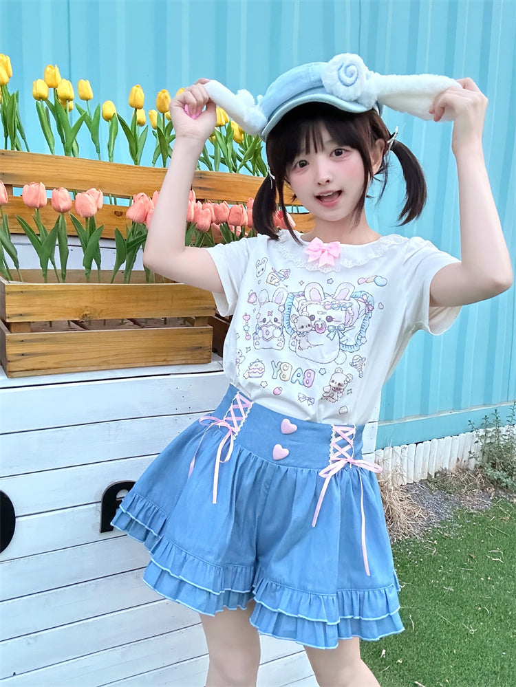 ホワイトのフリルネックラインの愛らしいウサギのプリントTシャツ