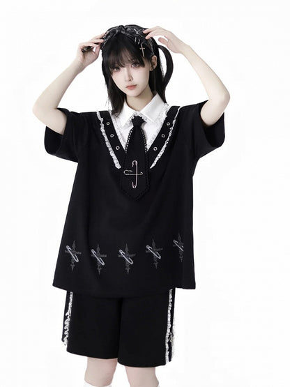 カラーピンクロスプリントTシャツ（ブラックシャツと合わせてネクタイ不要）