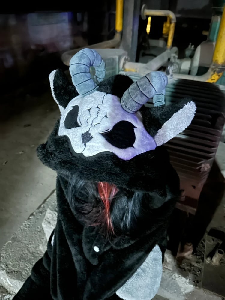 Schwarz-weißes Gothic-Winter-Pyjama-Set aus Plüsch mit Hose