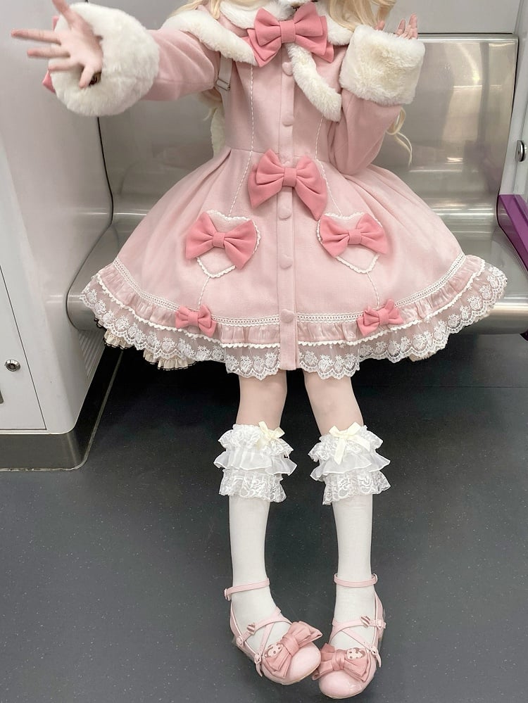 ライトピンクのリボンがアクセントのケープロリータコート（レーストリム付き）