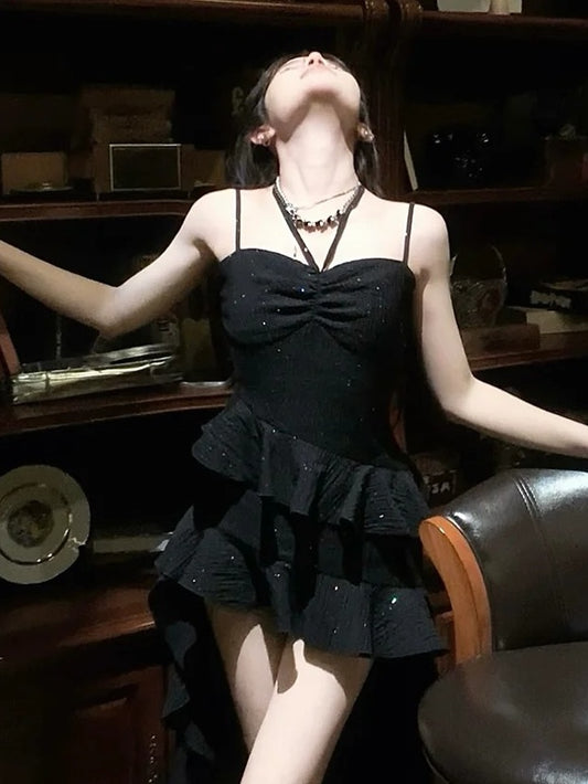 Unterkleid mit gestuften Pailletten, High-Low-Rock, Rüschen, schwarzer herzförmiger Ausschnitt