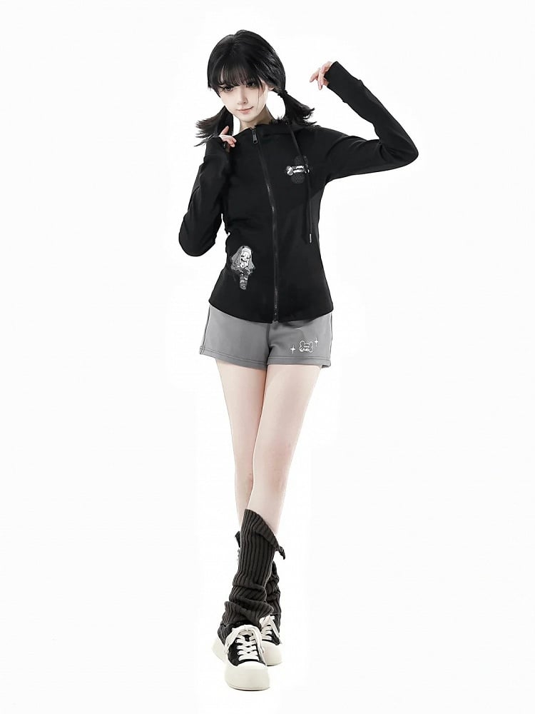 長袖、トップジップ開閉、ブラック/ホワイトのデビルホーンデザインフード