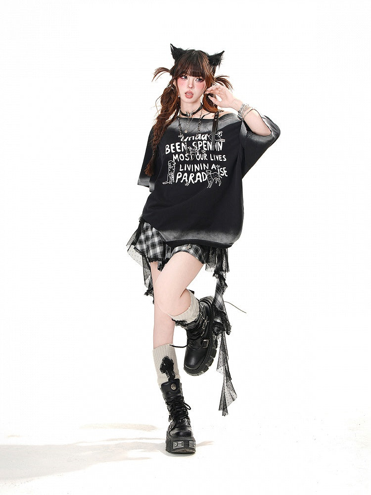 T-Shirt mit Herzschnalle, weiß/schwarz, lockerer, asymmetrischer Ausschnitt, entzückender Welpendruck