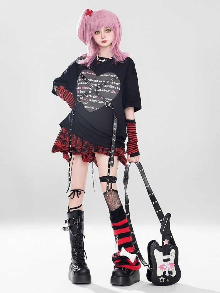 Rot mit Punk-Schnalle Metallbänder Print Top Schwarzes Herz und