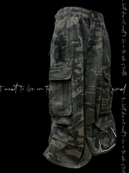 Camourflage Cross and Skeleton Appliques Cargo Shorts Pockets