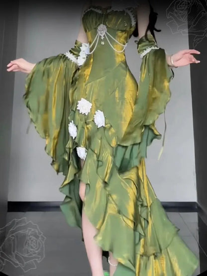 ガウンスリーブのイブニングドレス、取り外し可能なフリル、グリーンのマーメイドロゼット付き