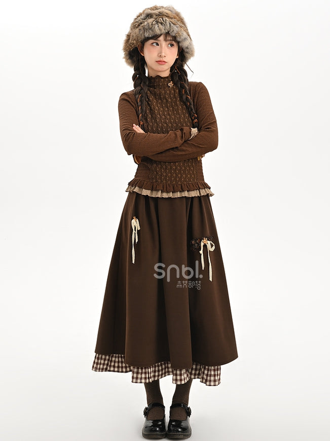 ブラウンの蝶結びディテール、足首丈スカート、チェック柄、フリル裾