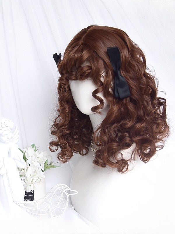Perruque de 40 cm de long avec frange et cheveux bruns bouclés