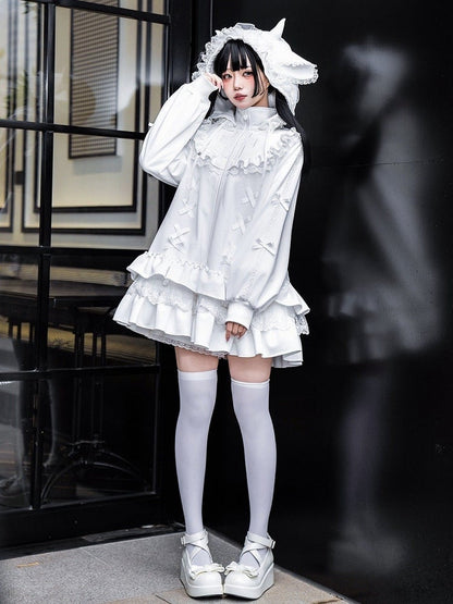 Weißes, hochgeschlossenes Goth-Kleid im Jirai-Kreuz-Stil mit Stickerei und Kei-Motiv