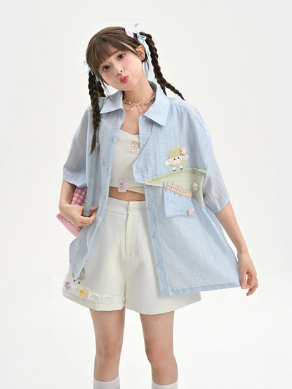 ラムライトブルーシャツネクタイ夢刺繍かわいい雲で飾られています