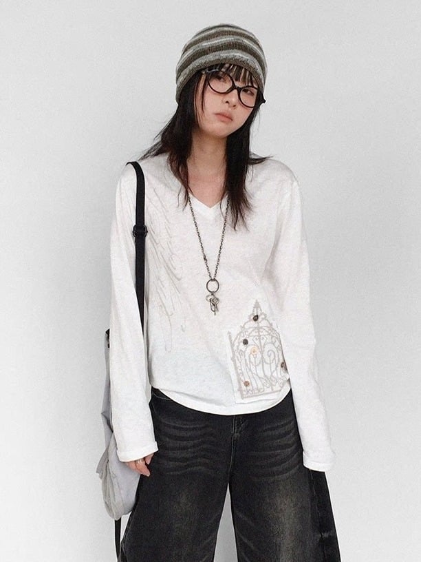Vintage Y2K White Letter Print V-Neck Long Sleeve Top with Iron Gate Patch - innomoood