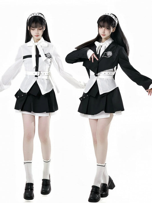 取り外し可能な蝶の時計ブローチ付きシャツ、リボン、黒のセルフタイ、白のストライプ、クロスデザイン