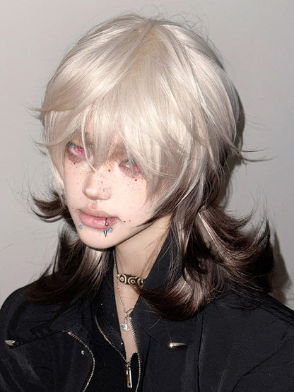 ブロンドとエアリーな前髪、長さ43cmのオンブレブラウンのウェーブウィッグ