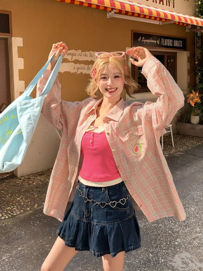 ピンクのグアバアップリケ付きセルフタイホルターネックトップフェイクツーピース