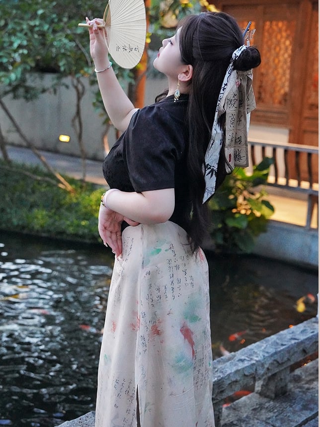 Seitenschlitz Plus Size Qipao Schwarzes Kleid Weiß und