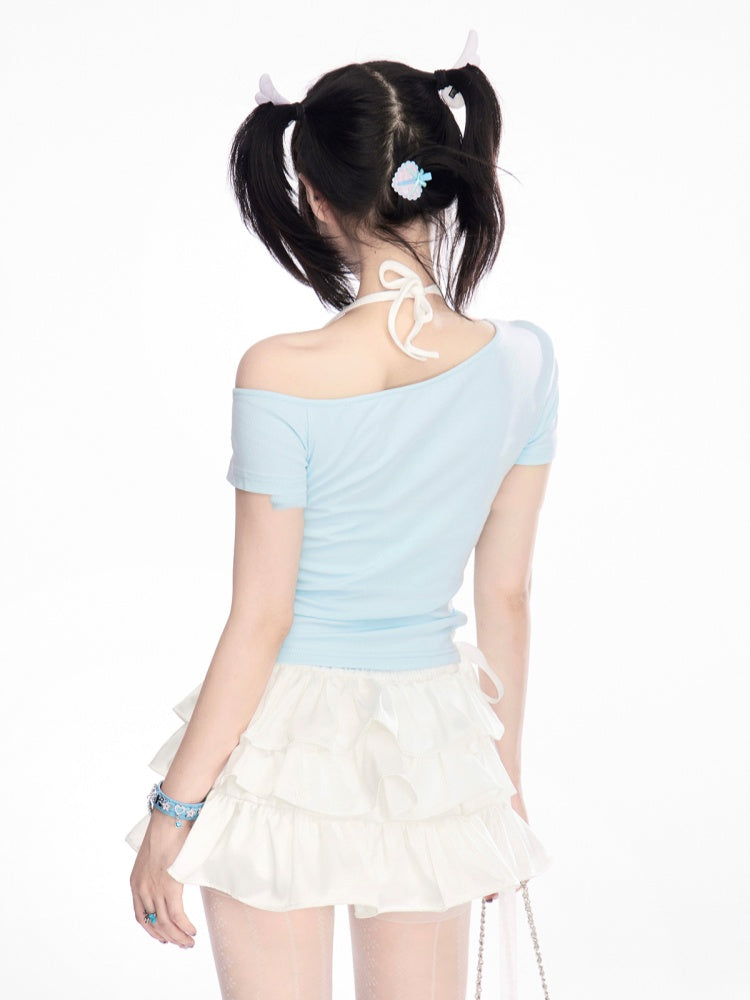 ミントブルーのアシンメトリーネックラインレースアップラインストーンレターTシャツサイド