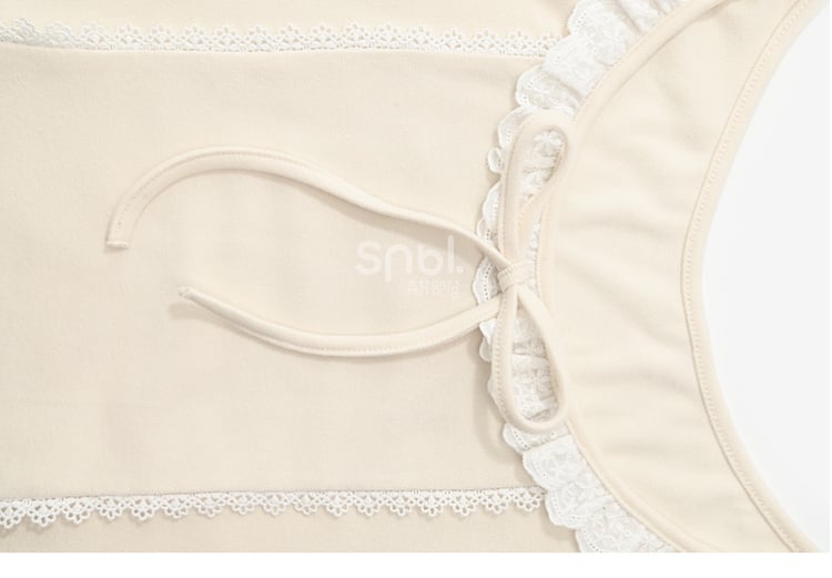 Aprikosenfarbenes, langärmliges Oberteil mit Spitzenbesatz und Schleifendetails